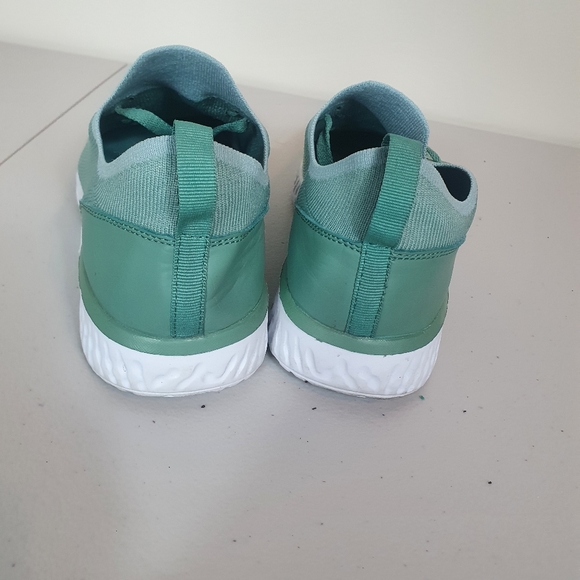 Victory Sports women's sneakers/runners sage green size 8 almost new - Picture 3 of 5